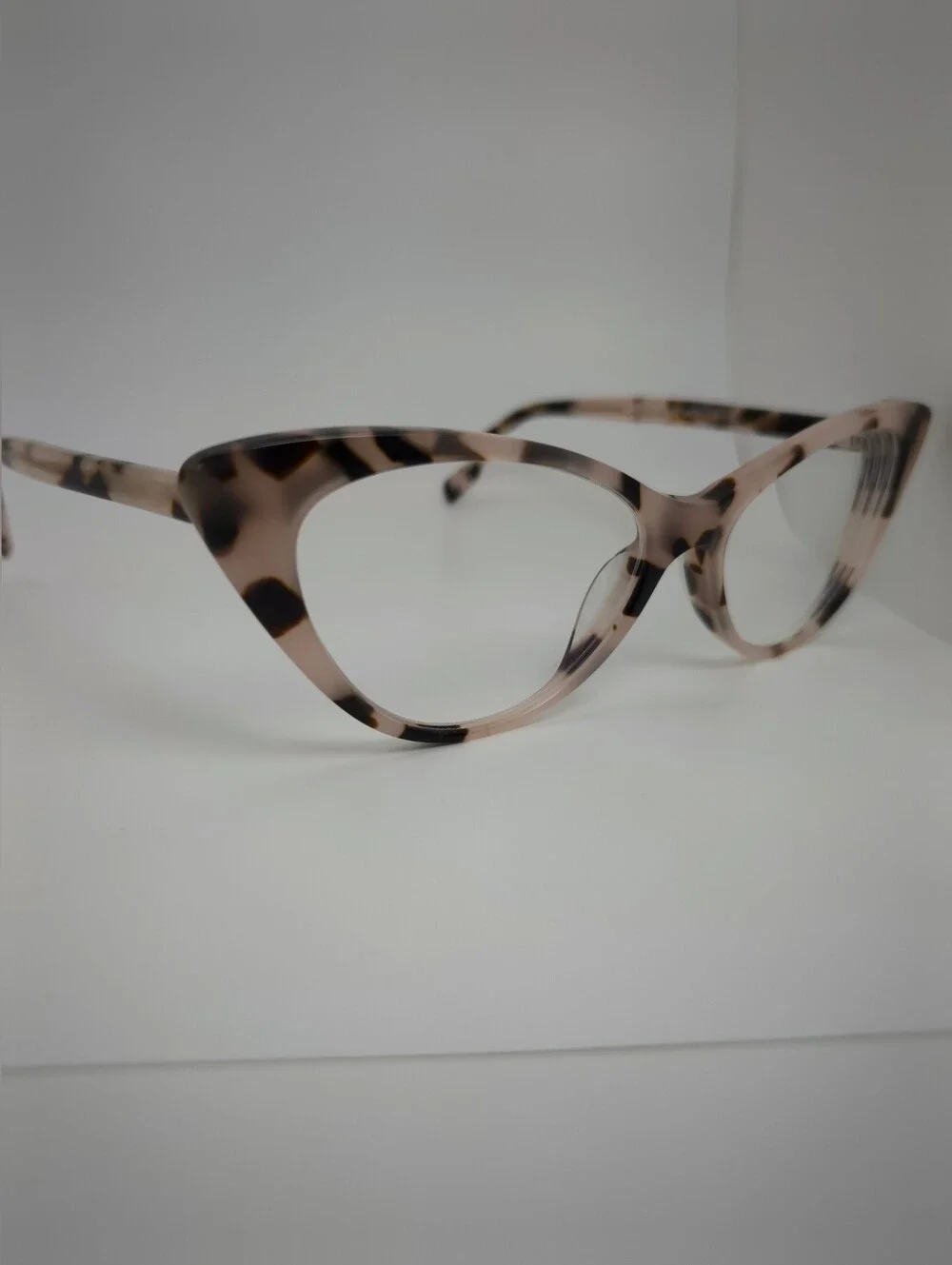 Celosia. Women's Cat-Eye Tortoise Shell Glasses in Nude/Black.